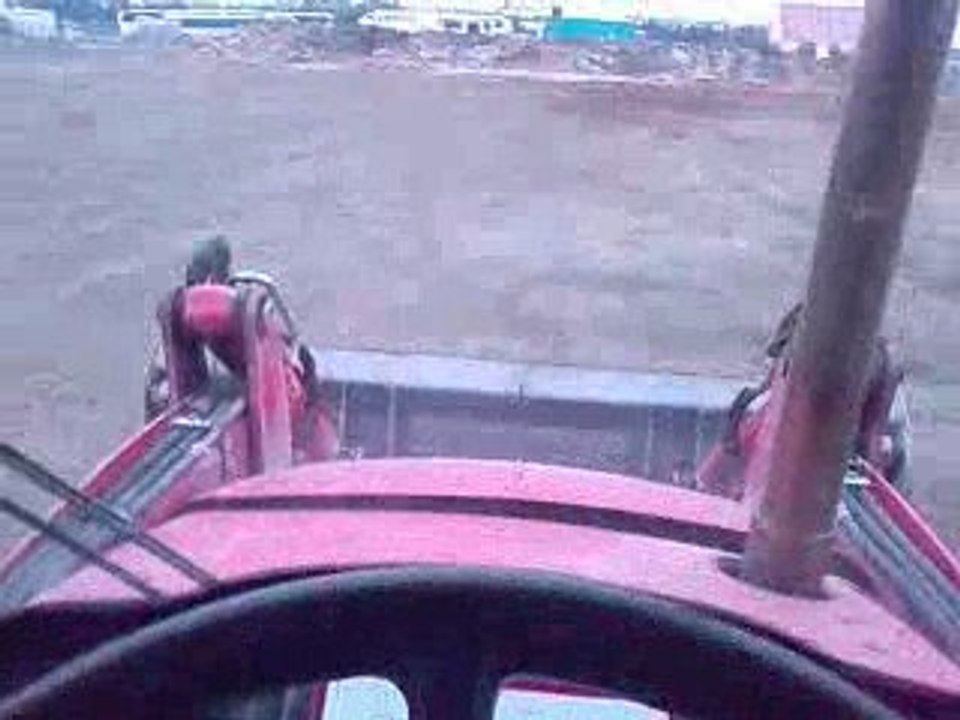 Un tour en tractopelle JCB