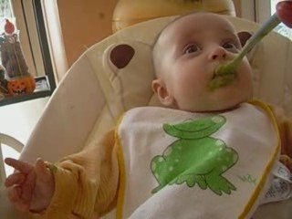 océane et sa purée de brocolis