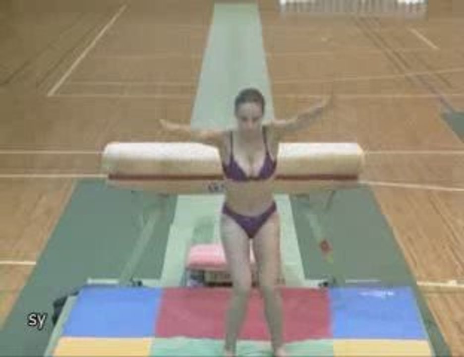 Çıplak Atlet-Romanian Gymnast - Corina Ungureanu - vault
