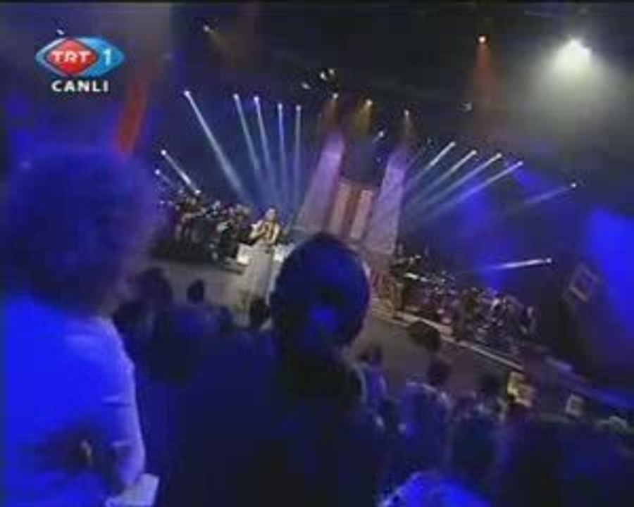 Candan Ercetin - Bir Baskadir Benim Memleketim (Canli Perf.)