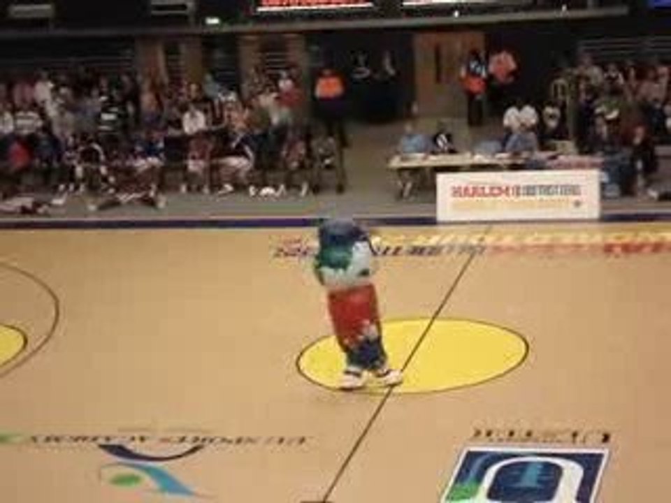 Best mascot dance ever!