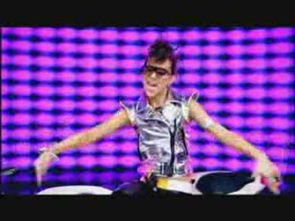 [MV] 2NE1 - FIRE (Space Version)