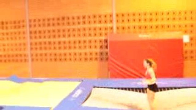 Salto tendu vrille et demi (alexandra)