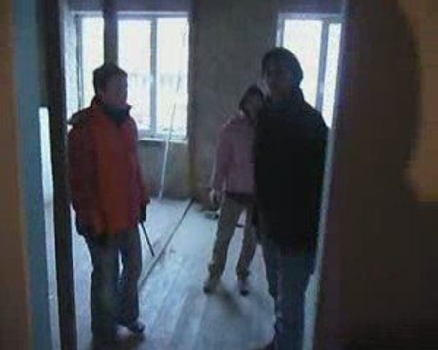 Remont na Żelaznej 11 - wstawianie okien