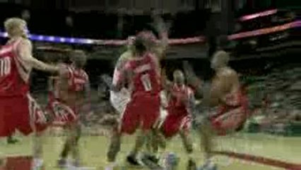 NBA Joel Przybilla getting blocks By Carl Landry