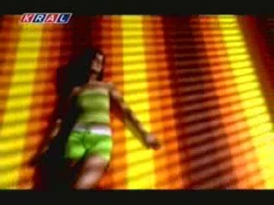 Aylin Alaz - Kızın Yine Aşık Anne