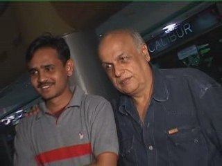 lb 245 SHOWBIZ On Location