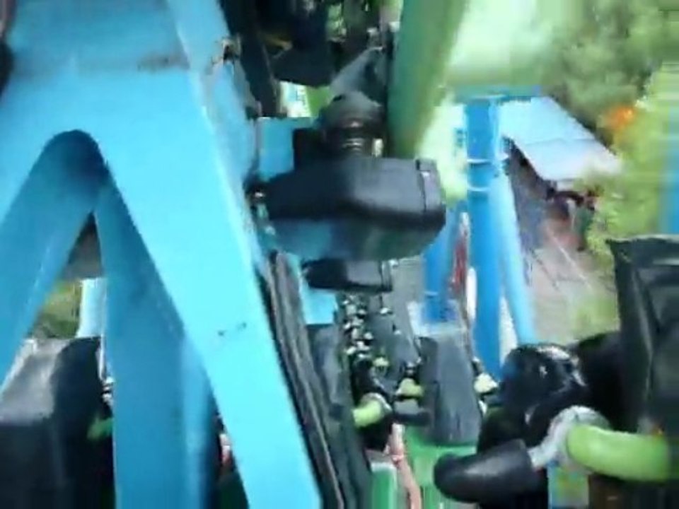 Grand Huit Déjà Vu à Six Flags Magic Mountains Los Angeles