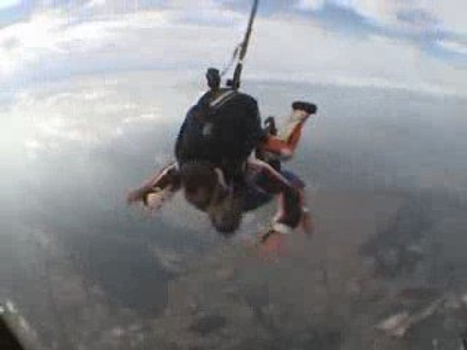 Saut en parachute fanny au dessus d'avignon