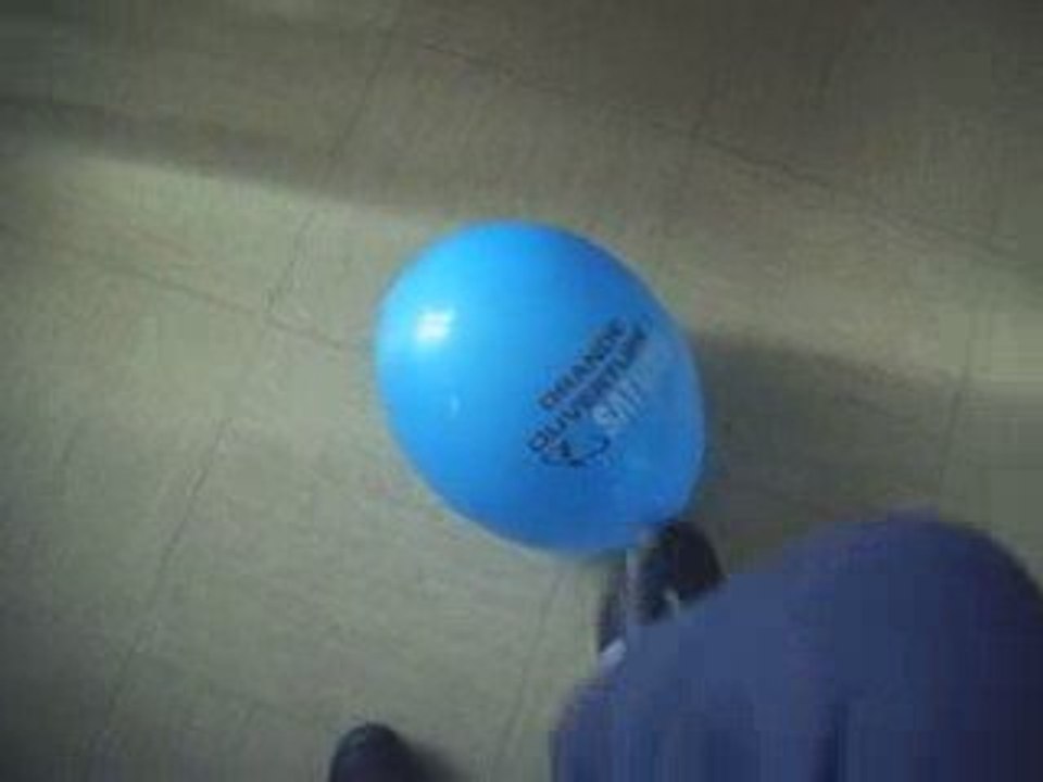Moi qui galère en eclatant un ballon .........