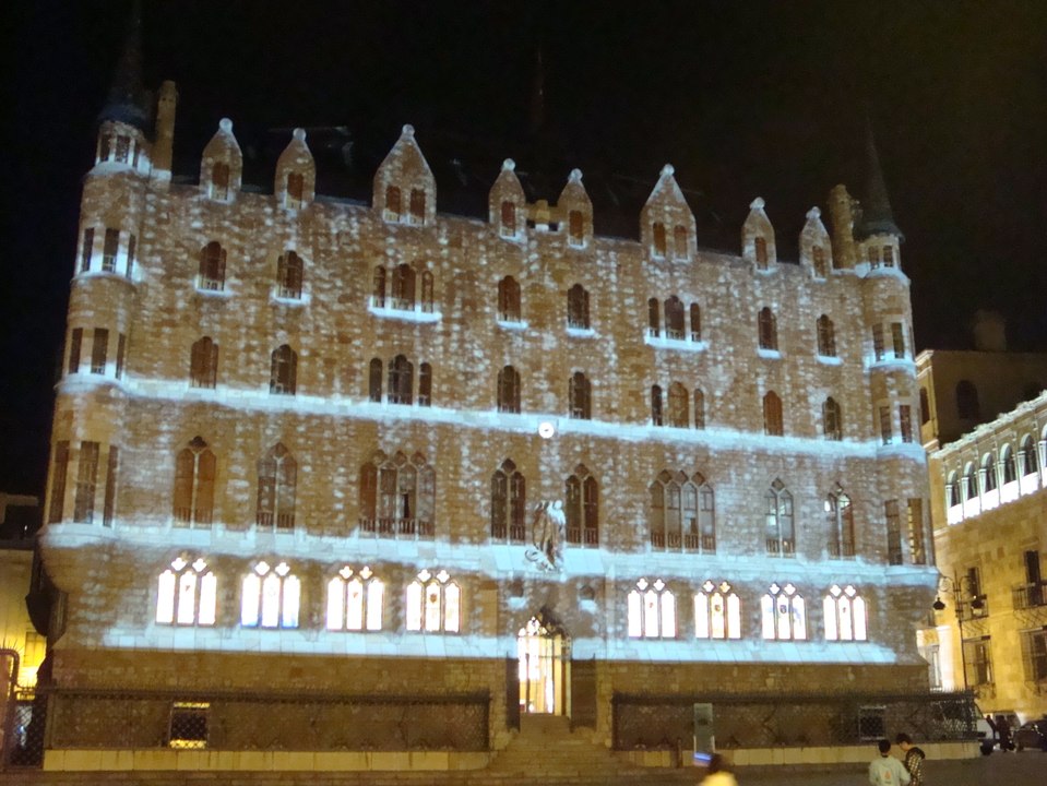 Videoproyección: Navidad Casa Botines. Xtrañas Producciones