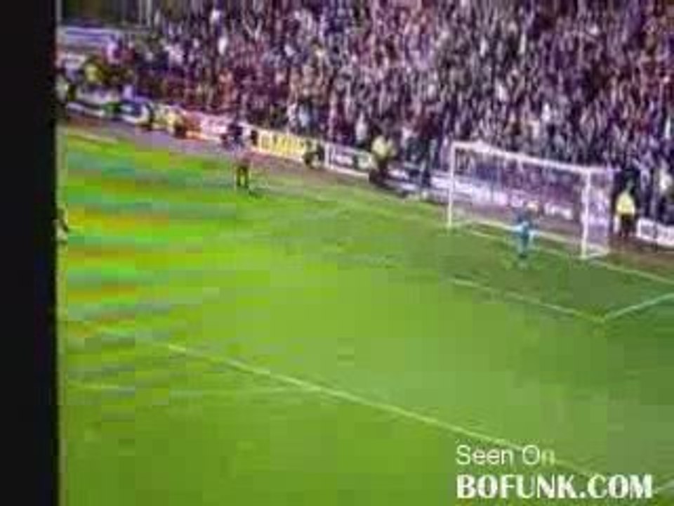 2 fans de foot marquent un but
