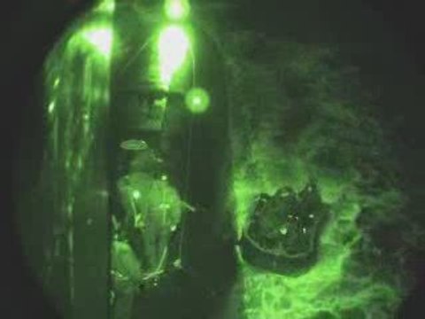 Les commandos s'infiltrent par sous-marins