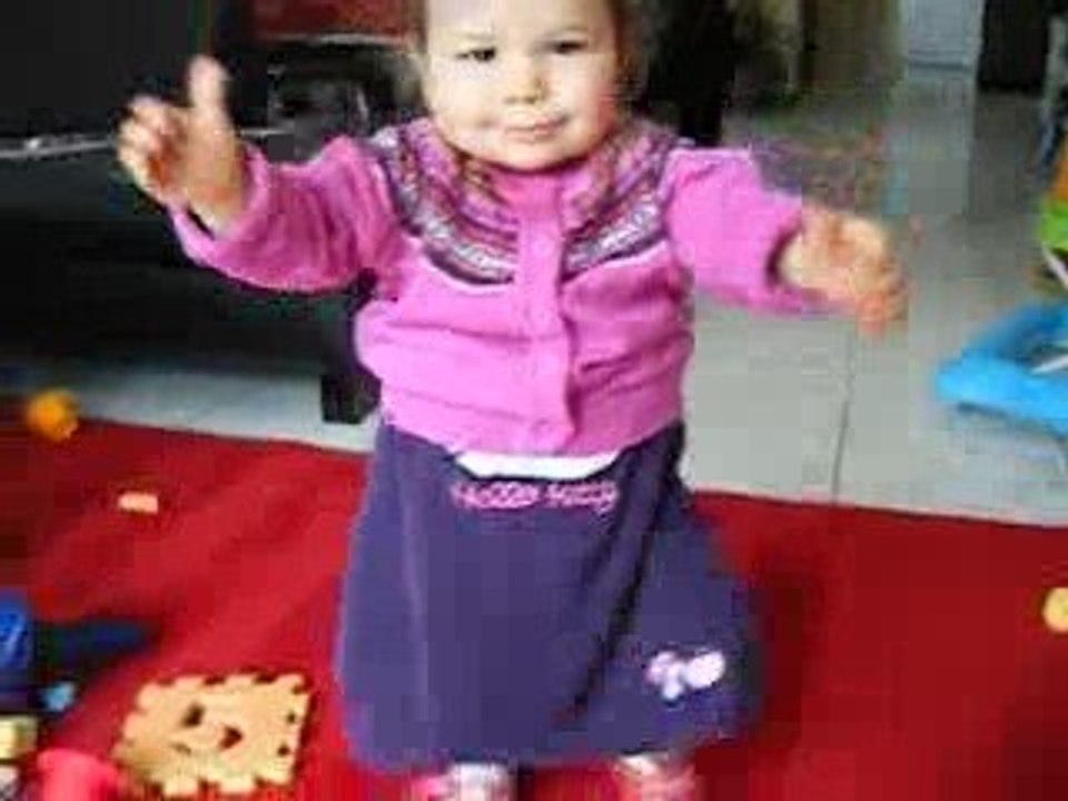 10 mois hier, Lou marche !