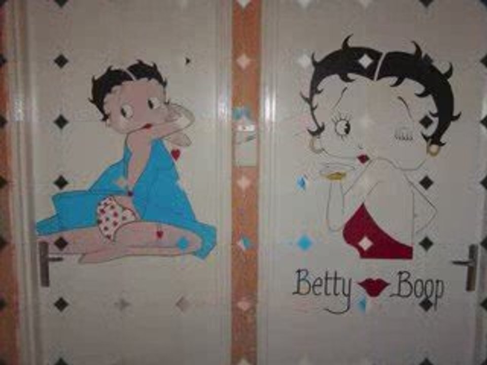 betty boop sexy sur porte de chambre
