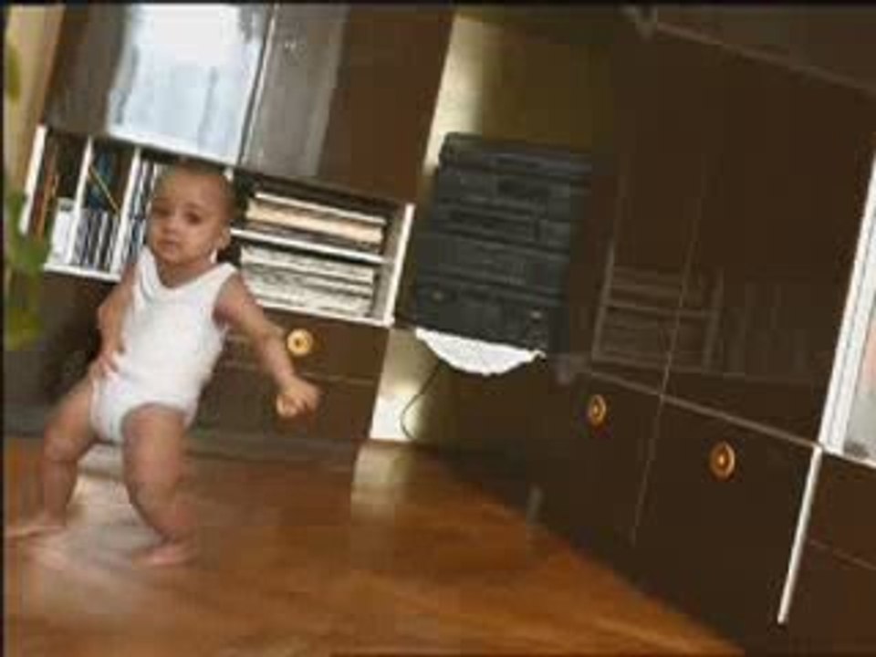 Baby Moonwalk-Evian