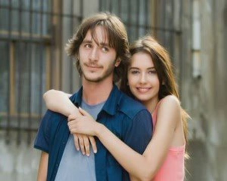 Es Es Bu Alemde Kendimi Tek Geçerim