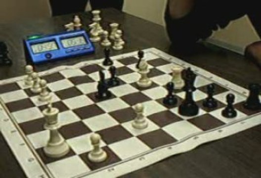 ECHECS : GREGORY 1 VS 0 NOUMAI (CLASSE B 2009)