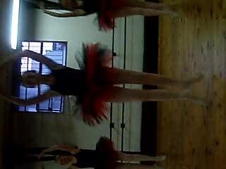 ma tite soeurette qui danse