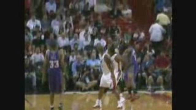 Amar'e Stoudemire Posterizes Joel Anthony