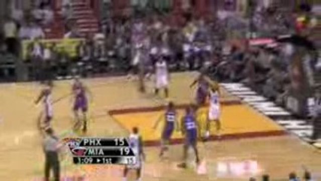 NBA Quentin Richardson finds Jermaine O'Neal under the bucke