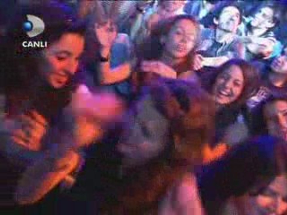 Emir - Eline Düştüm [Beyaz Show 2009]