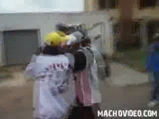 se taper l'affiche devant tlm