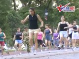 [Funny] LMAO Exercise Moves in Hanoi!