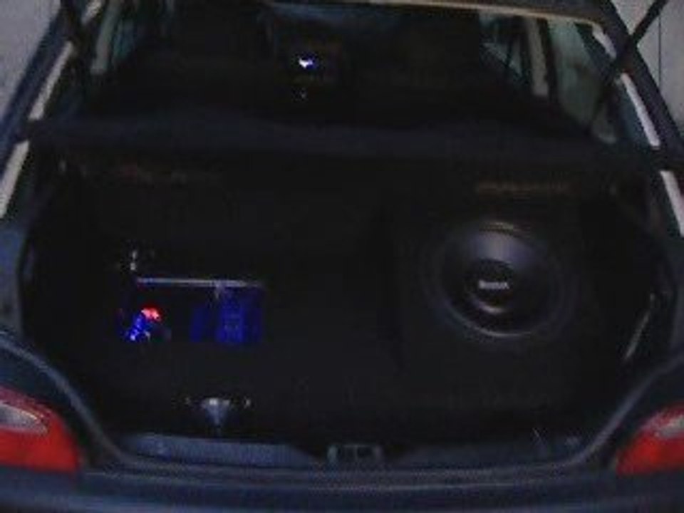 Caisson fait maison dans une saxo vts