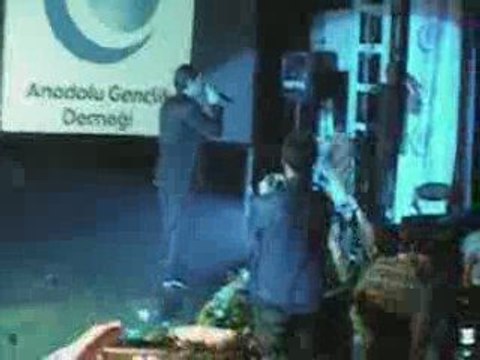 Eşref Ziya Terzi Bir Günes Doguyor( Universiteliler Şöleni-)