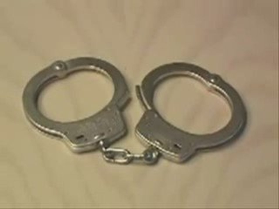 Comment ouvrir des menottes ? ça peut servir...