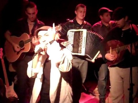 HK & les Saltimbanks - On lache rien