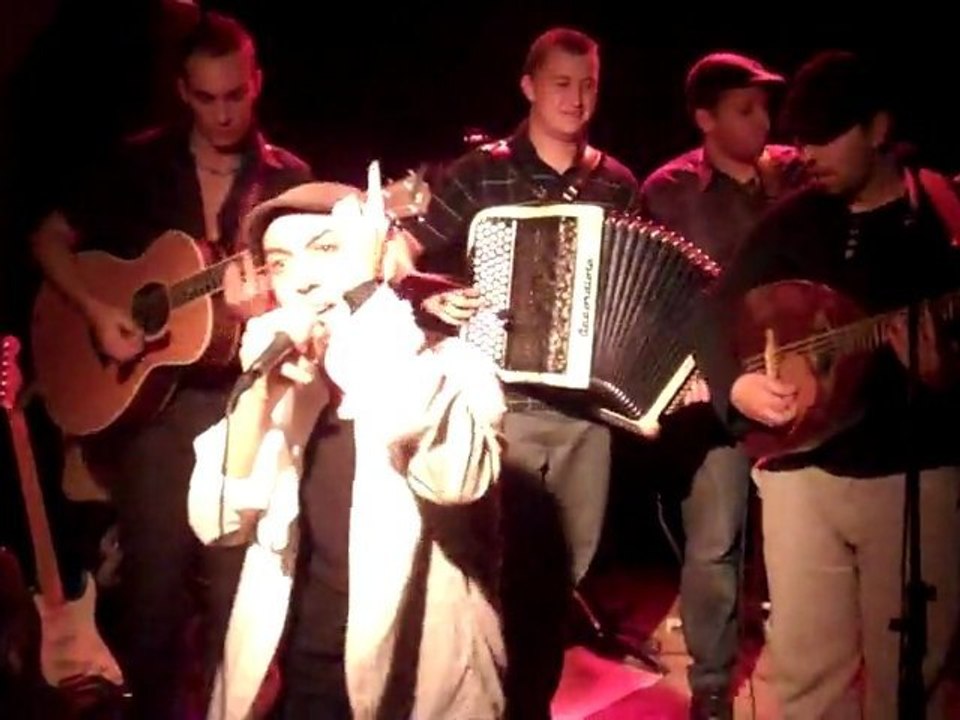 HK & les Saltimbanks - On lache rien