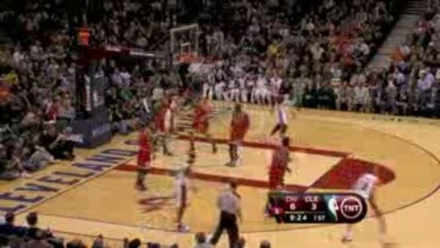 NBA Anderson Varejao Posterizes the Bulls.
