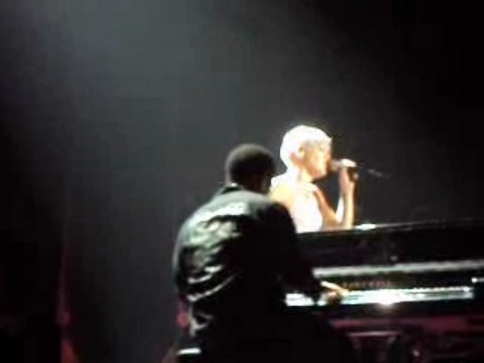 P!nk family portrait 05/11/09