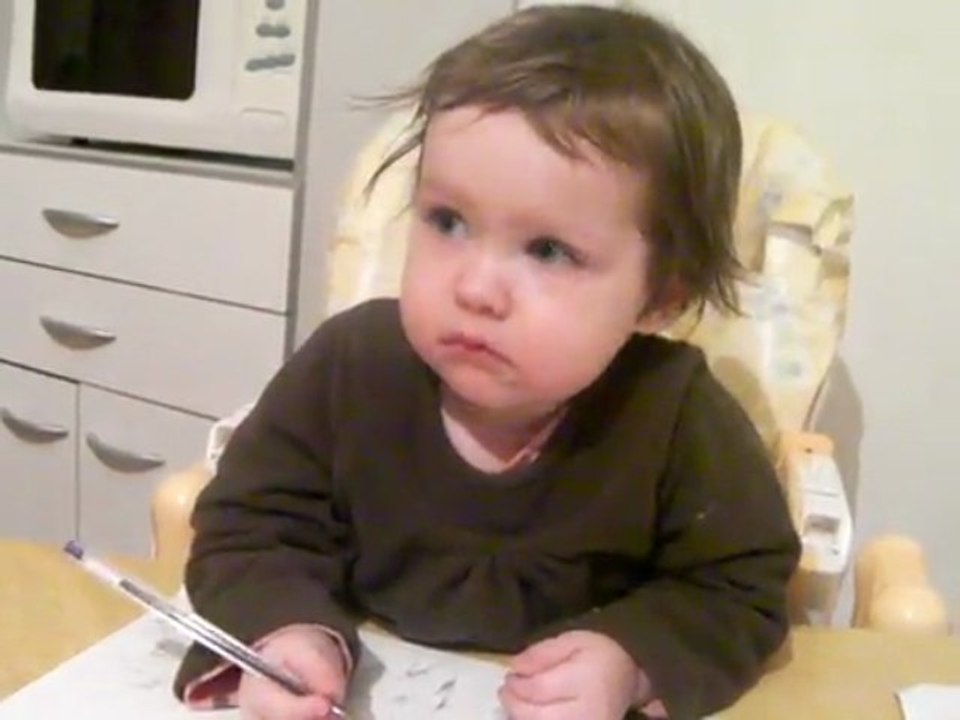 A 20 mois,Lucie écrit,et dit quelques lettres de l'alphabet