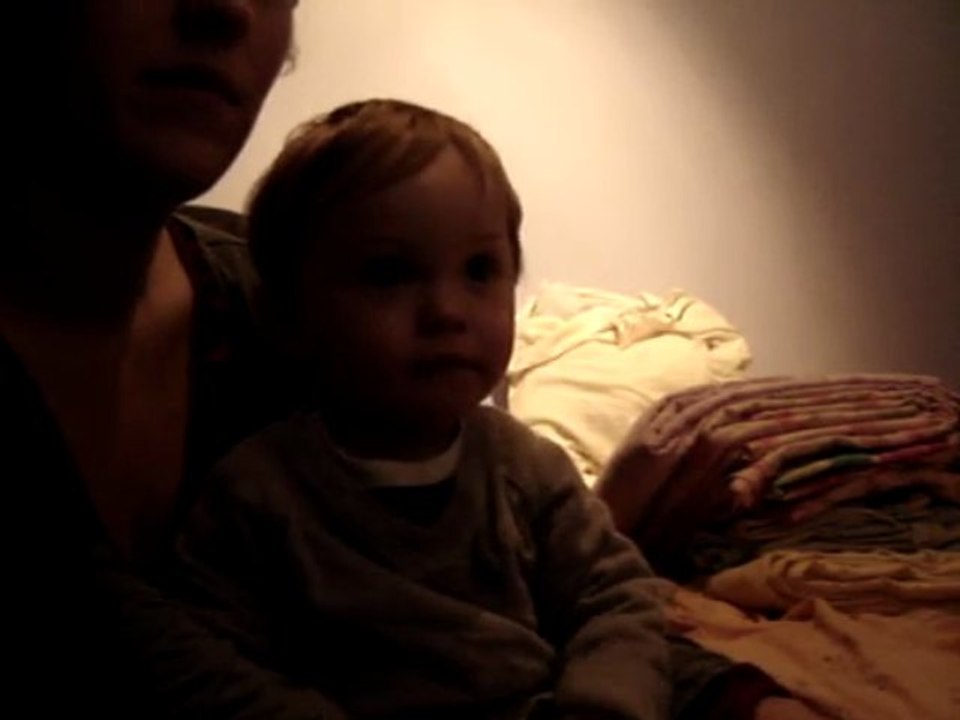 Lou regarde "Bonne nuit les petits"
