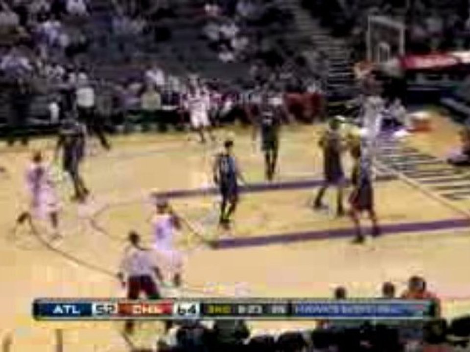 NBA Raymond Felton throws up a pretty alley-oop for Tyson Ch