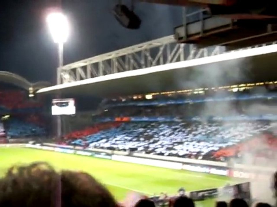 Lyon - Liverpool : entrée des joueurs sur la pelouse