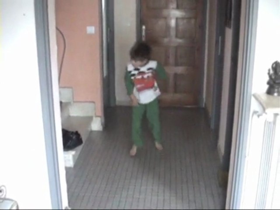 Noah danse Mickael Jackson