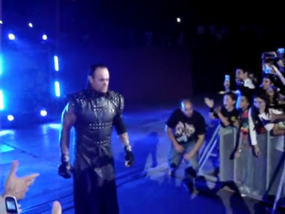SMACKDOWN VS ECW BERCY 2009 ENTREE DE L' UNDERTAKER