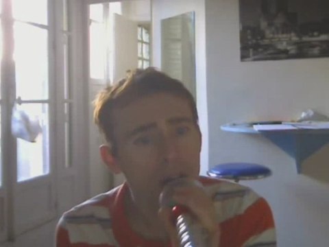 Wiwi égratigne Du ventre plat au ventre rond