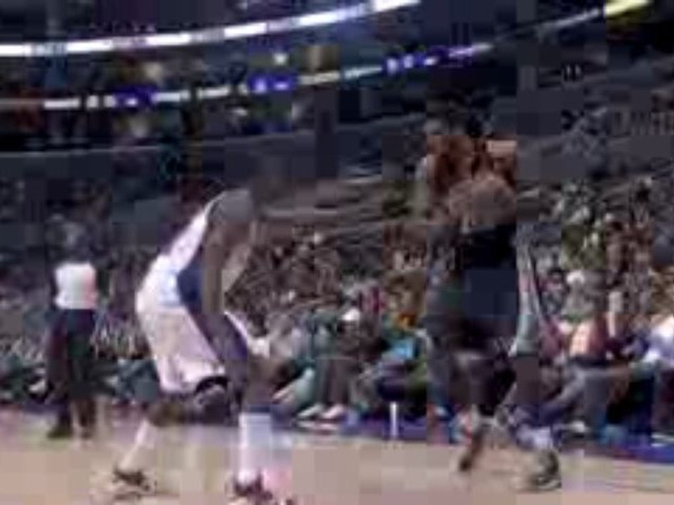 NBA Rudy Gay drives baseline for the sick one-handed jam