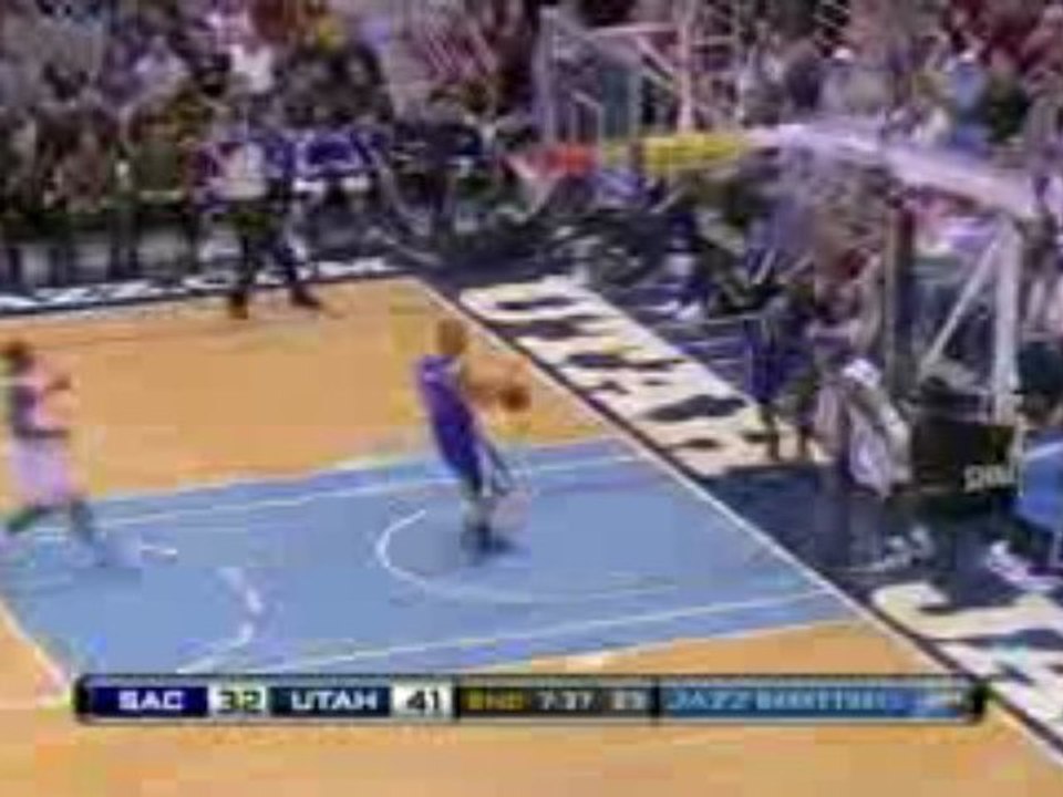 NBA Tyreke Evans picks up the loose ball and takes it in for