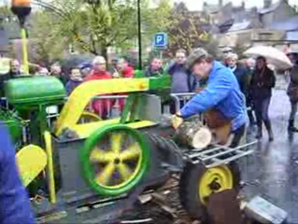 Festival des chanteurs de rue 2009 : casseuse à bois