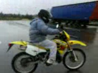 SA C MON POTE FAISANT DE LA MOTO