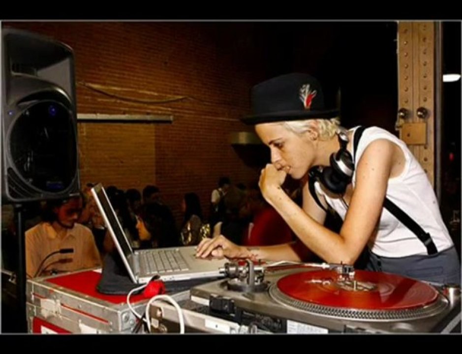 Samantha Ronson on East Village Radio 10-30-09 Pt_ 3_3