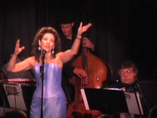 Sous Le Ciel de Paris, performed by Lua Hadar with Twist