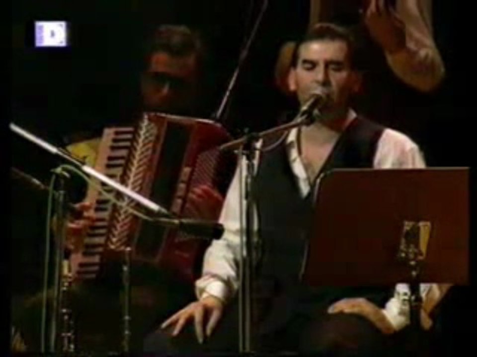 Yeni Türkü - Gündoğarken (www.turkcerock.net)