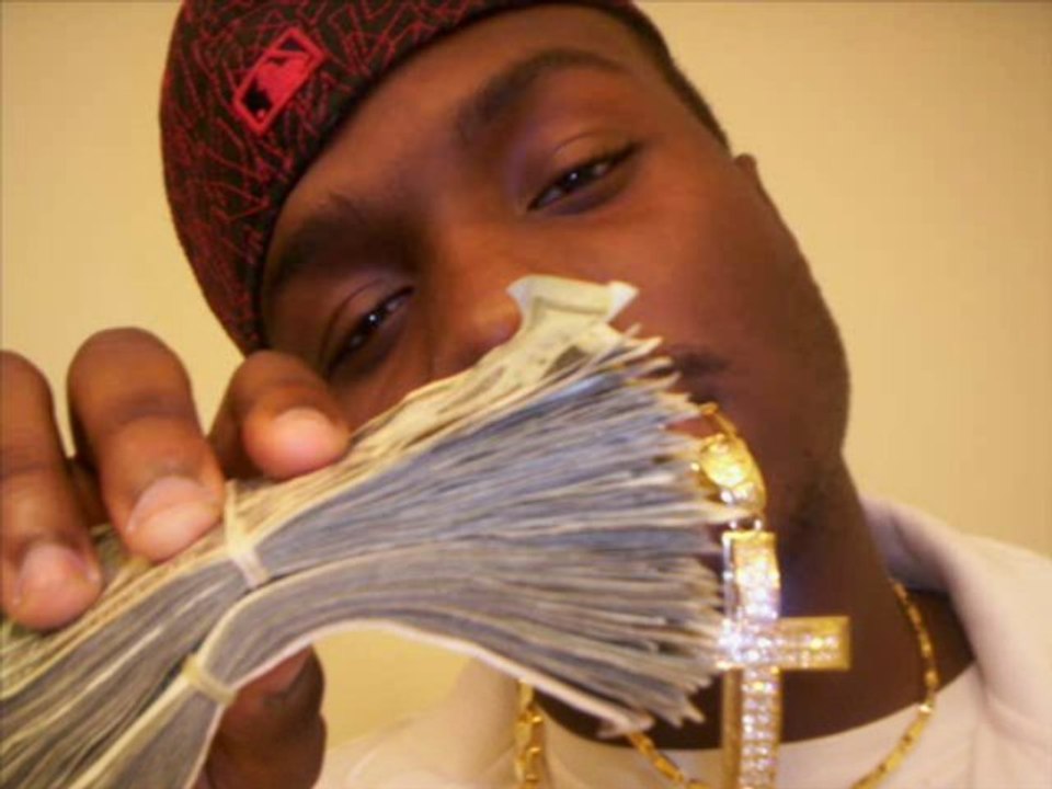 YOUNG TRACK WE GET MONEY INSTRUMENTAL ( PROD DRUMMA BOY )